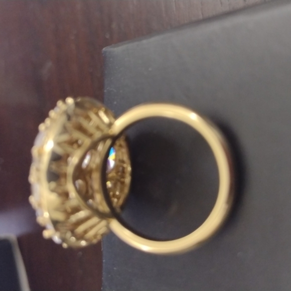 Avon Ring Iconic Statement NIB Goldtone Crystal rare - Picture 4 of 8